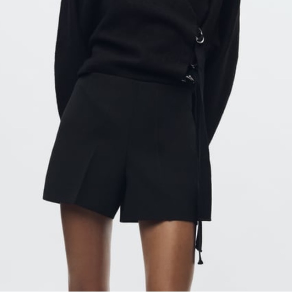 ZARA MID-RISE PLEATED SHORTS SIZE LARGE BRAND NEW WITH TAGS